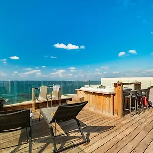 Penthouse 3br + Roof + Parking - On The דירה